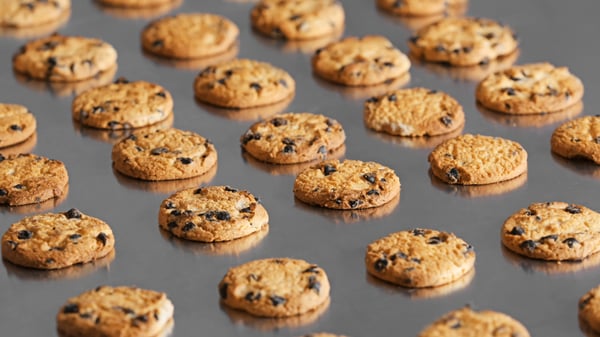 chocolate-chip-cookies-manufacturing-alt-content